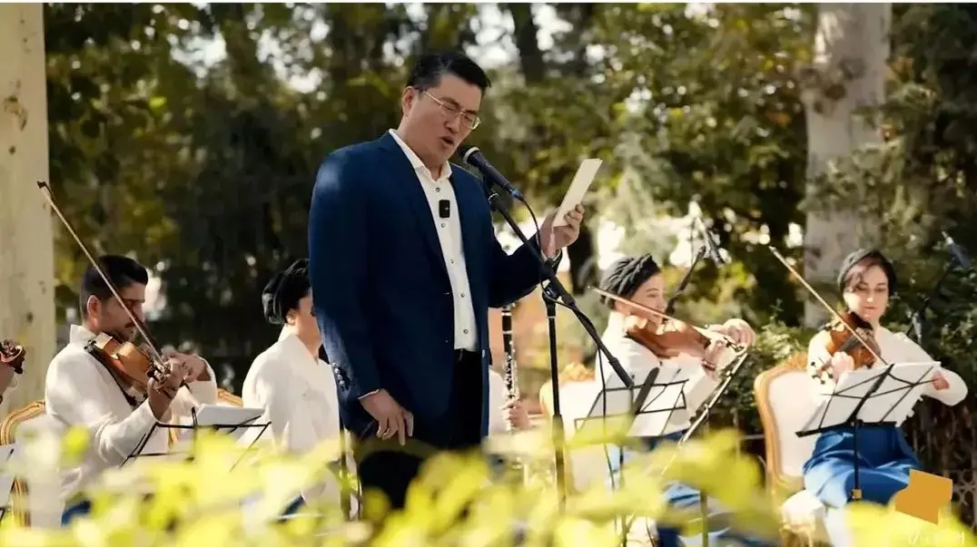 اجرای ترانه پرسون پرسون  توسط سفیر کره جنوبی