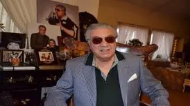 دسته گل‌های خانواده مهستی و هایده برای زنده یاد اکبر گلپا/ عکس