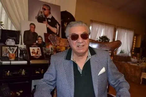 دسته گل‌های خانواده مهستی و هایده برای زنده یاد اکبر گلپا/ عکس