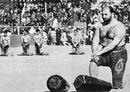 عکس کمتر دیده‌شده از «شعبان جعفری» زیر کرسی؛ تصویری از دهه ۳۰