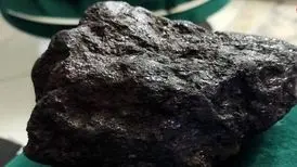 رونمایی از شهاب سنگ ۱۰۰ کیلوگرمی در برج آزادی
