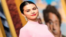 سلنا گومز کنار برج ایفل پاریس/ عکس
