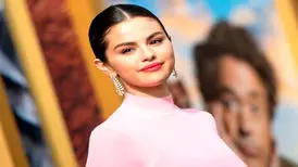 سلنا گومز کنار برج ایفل پاریس/ عکس
