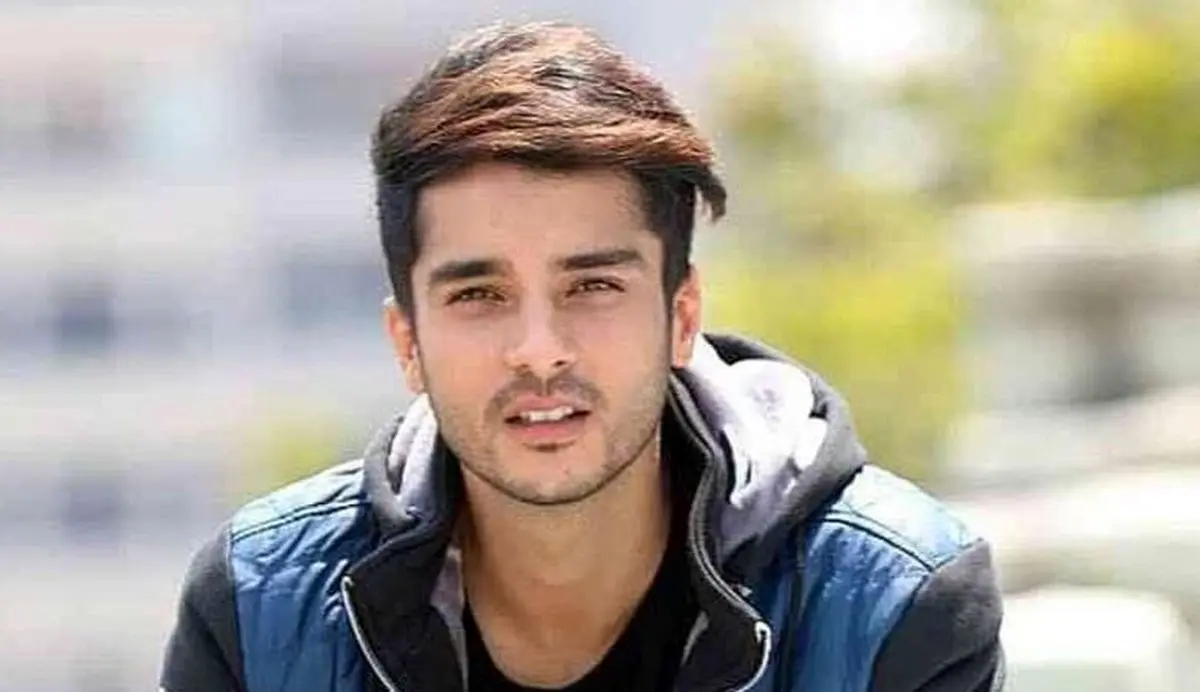 واکنش ساعد سهیلی به سانسور یقه لباسش در فیلم «شهرک» / دوستان سانسور چی هستند یا خیاط ؟
