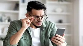 کدام نوع صفحه نمایش گوشی برای چشم مناسب‌تر است؟
