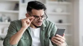 کدام نوع صفحه نمایش گوشی برای چشم مناسب‌تر است؟
