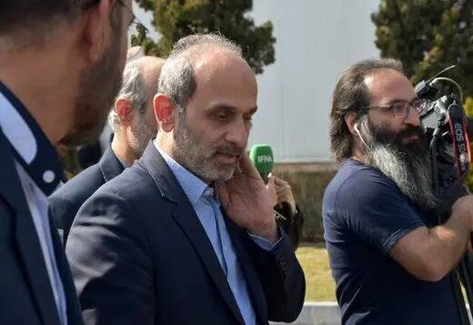 قدم‌های بلند جبلی به سمت منتقدان و آنتن تلویزیون در غیاب بِرندها
