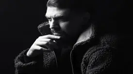 عکسی از امیرحسین فتحی در نقش شهید