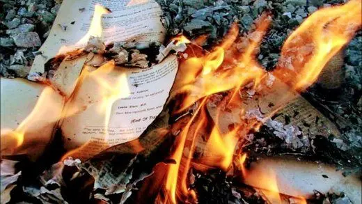 کتاب‌سوزی در روسیه/ خاطرات یک مرد مرده کامل نشد
