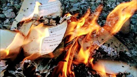کتاب‌سوزی در روسیه/ خاطرات یک مرد مرده کامل نشد
