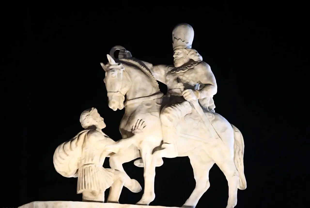 نصب مجسمه والرین در ورودی فرودگاه مهرآباد