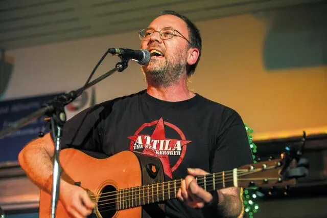 صدای را بلند کنید و از تعطیلی کارخانه‌های اسلحه‌سازی بگویید