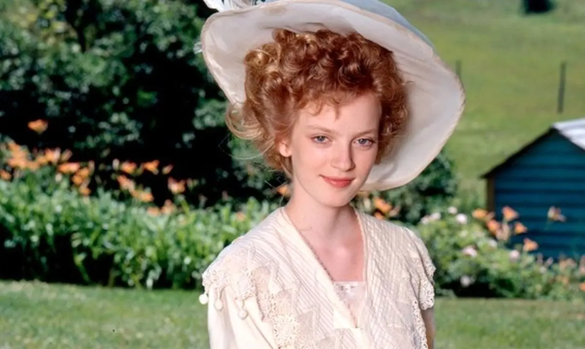 عکس‌های تازۀ «سارا استنلی» (سریال قصه‌های جزیره) در 45 سالگی در کنسرت تیلور سوییفت
