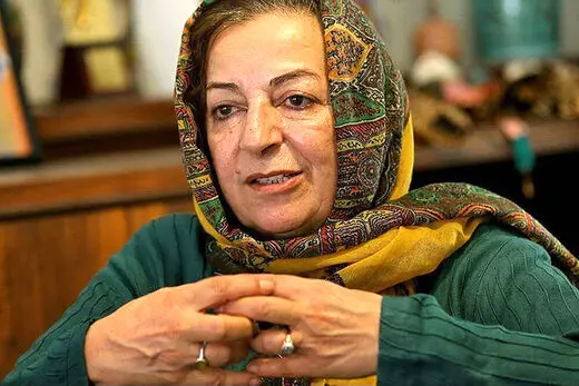 عروسکِ مرضیه برومند که به علت کنایه به «بسازبفروش»‌ها مشمول سانسور شد