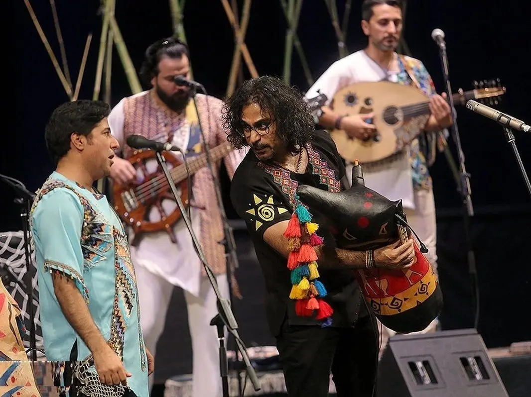 مدیرعامل بنیاد رودکی: قبل از اجرای کنسرت لیان در تالار وحدت، فردی شناخته‌شده در بیرون از تالار به ایجاد هیاهو پرداخت / ماجرا با حضور به موقع ماموران نیروی انتظامی تحت کنترل قرار گرفت / پرونده قضایی تشکیل شده؛ ارشاد موضوع را پیگیری خواهد کرد
