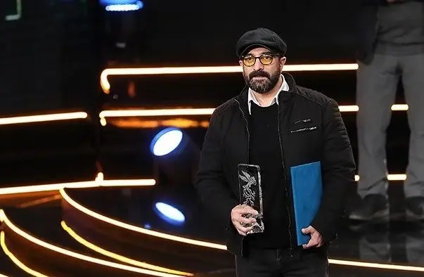 عکس جدید مجید صالحی به‌همراه دوقلوهایش
