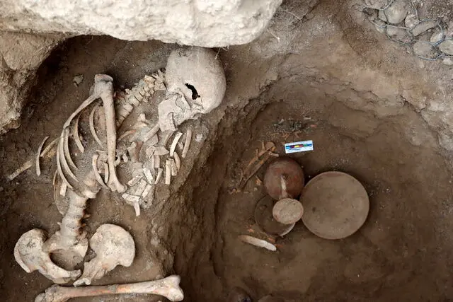 کشف گور دو جنگاور با شمشیر و خنجر آهنی در مازندران
