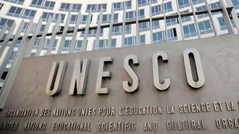 معرفی «پروین اعتصامی»، «کیکاووس وشمگیر» و «آثار مولانا» به یونسکو
