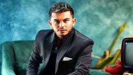 استایل عجیب ارسلان قاسمی در عراق؛ دشداشه با کفش اسپورت
