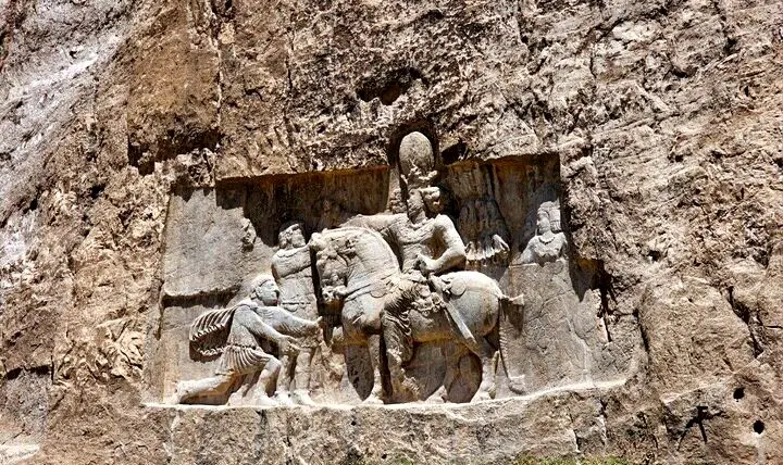 نقوشی که غرور ملی را زنده نگه می‌دارند؛ پیروزی ایران بر امپراتور روم
