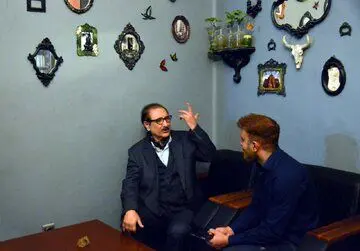 نمایش« مهمانسرای دو دنیا » با حضور استاد ناظر زاده روی صحنه تئاتر رفت
