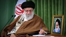 دستخط رهبری بر پیشانی کتاب‌های زنان نویسنده| آفرین بر هر دو بانو؛ راوی و نویسنده‌ی کتاب
