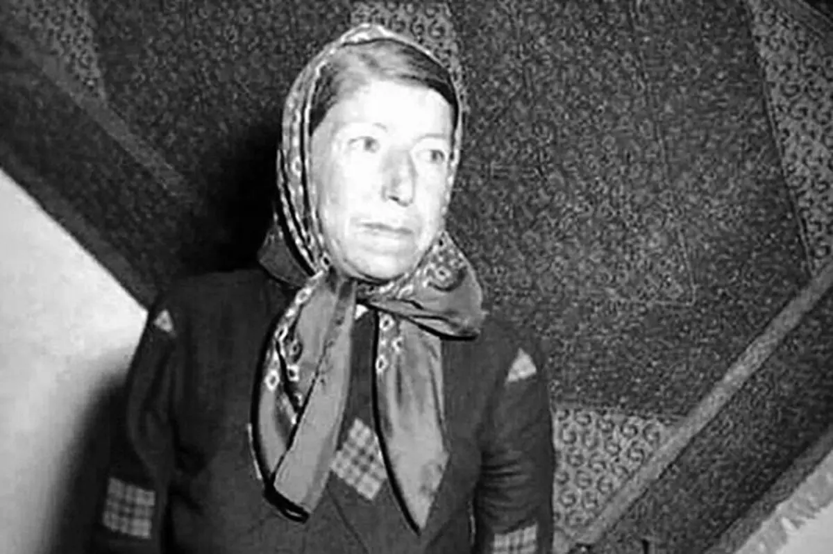 پرستو احمدی چه ربطی به قمرالملوک دارد دوستان؟
