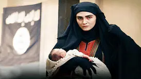 چهره و تیپ باورنکردنی “آیسان” سریال سقوط در دنیای واقعی
