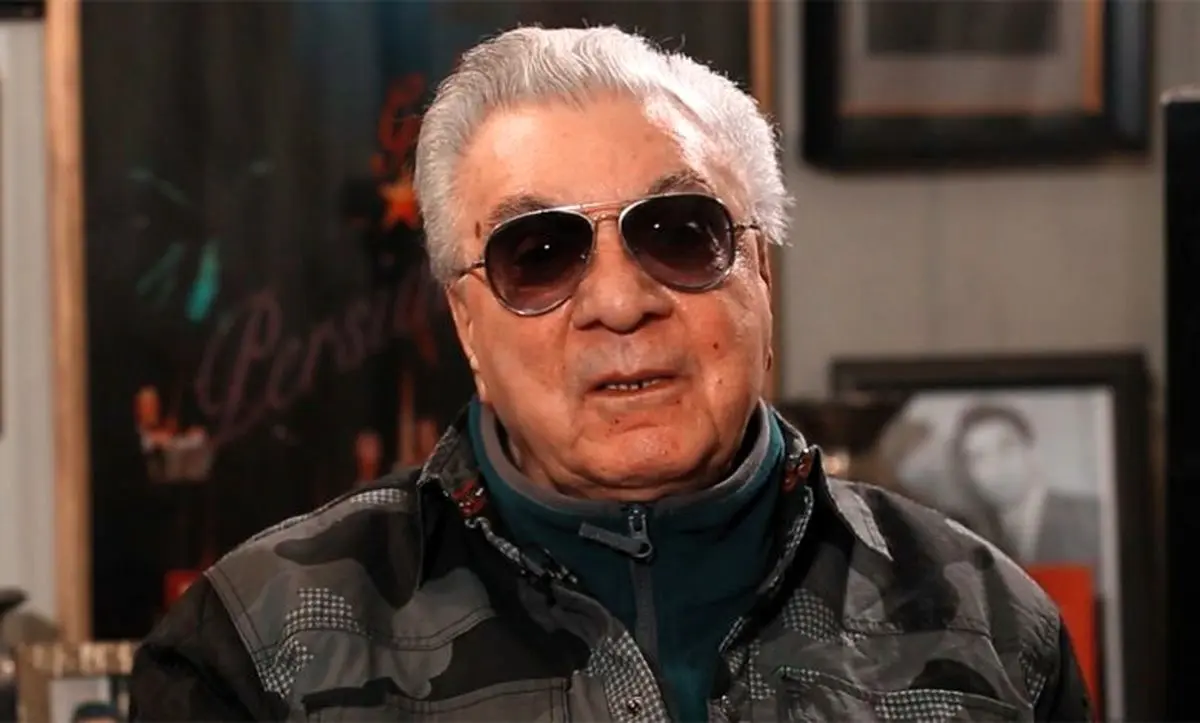 اولین تصاویر از مراسم یادبود اکبر گلپا در منزلش/ ویدئو
