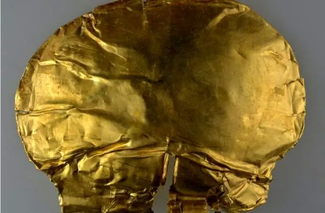 کشف نقاب طلای ۳ هزار ساله