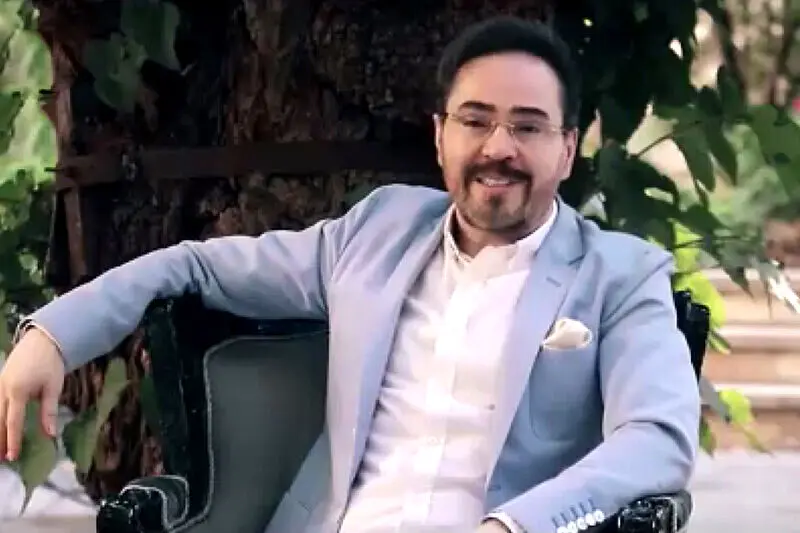 خواننده مشهور دهه ۸۰ و همسرش در یک قاب