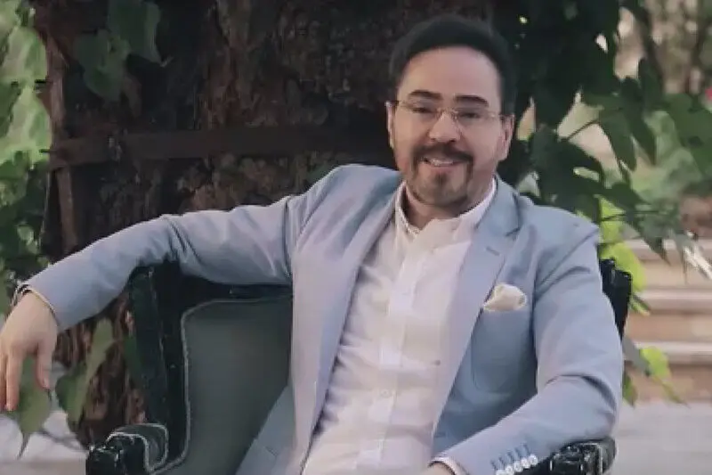 خواننده مشهور دهه ۸۰ و همسرش در یک قاب