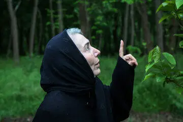 علت چادر سر کردن پروانه‌ معصومی در دیدار با رهبر انقلاب
