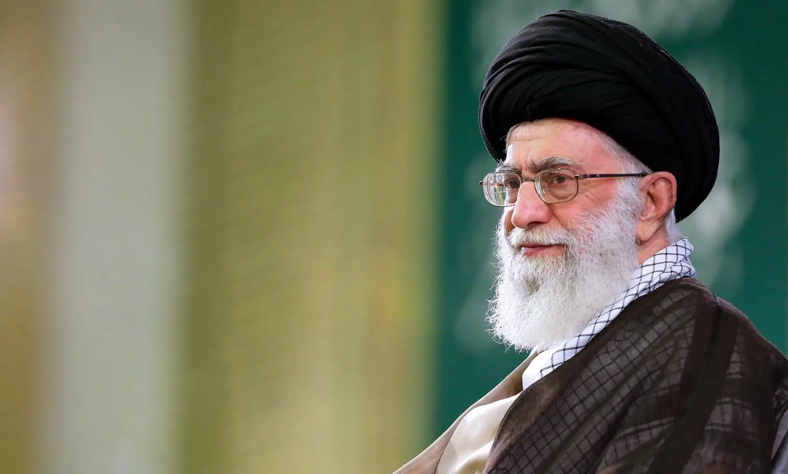 صوت قدیمی و کمتر شنیده شده روضه‌ خوانی آیت‌ الله خامنه‌ای در مرثیه حضرت ابالفضل و حضرت ام البنین