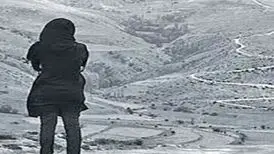 پری ۴۵ سال داشت، ازدواج نکرده بود و در بایگانی شرکت برادرم کار می‌کرد