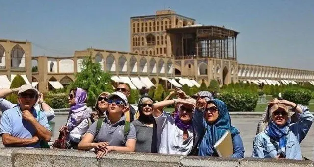 ورود به ایران پولی شد
