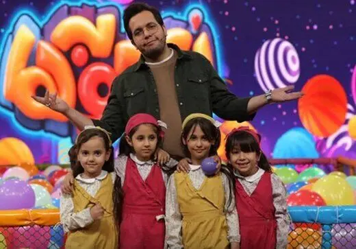 مجری برنامه اعجوبه ها عزادار شد
