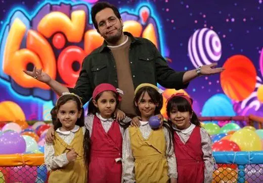 مجری برنامه اعجوبه ها عزادار شد