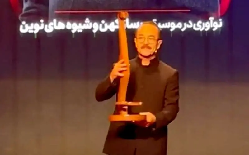 اعتراض کیوان ساکت/ او با پایه ساز به روی صحنه آمد/ ویدئو