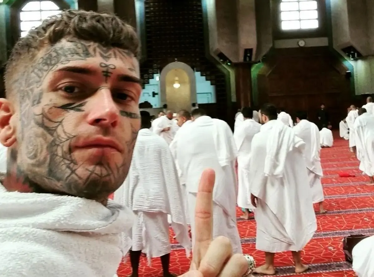 بلاگر معروف انگلیسی مسلمان شد/ ویدئو

