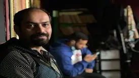 وقتی معیشت مردم گران است هیچ تهیه‌کننده‌ای برای سینما سرمایه‌گذاری نمی‌کند/بعضی ازهنرمندان برای رهایی از غم نان به مشاغلی مثل پیک موتوری روی آورده‌اند
