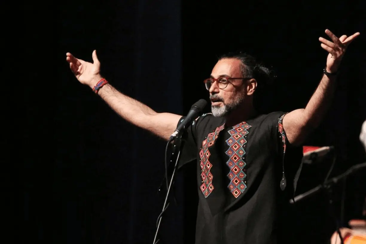 عزاداری جگرسوز محسن شریفیان داور برنامه «صداتو» به همراه مردم خونگرم بوشهر به یاد بندرعباس