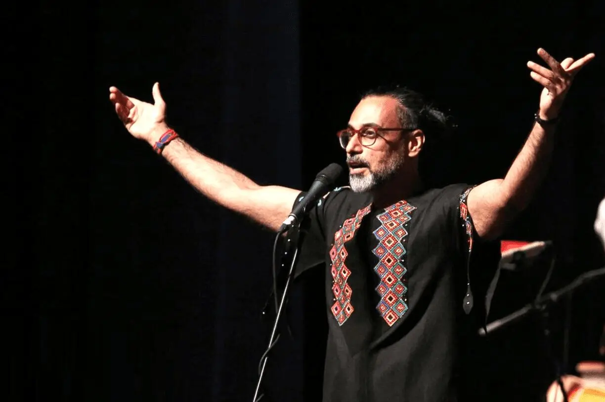 عزاداری جگرسوز محسن شریفیان داور برنامه «صداتو» به همراه مردم خونگرم بوشهر به یاد بندرعباس