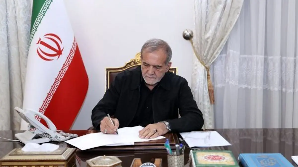 پزشکیان در پیام تبریک روز خبرنگار: مسیر پرفراز و نشیب خبرنگاری کمتر از جهاد در راه حقیقت نیست