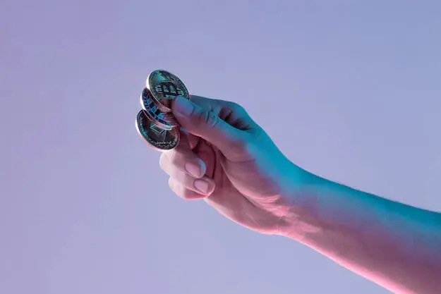 با سقوط بیت کوین آیا وقت خرید برای هولدرها رسیده است؟
