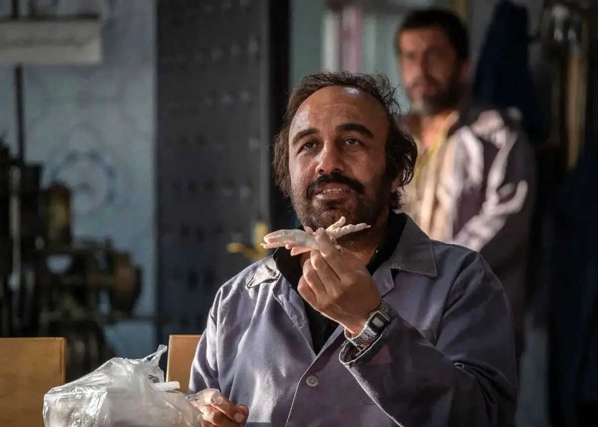 کیانوش عیاری سریال «راز تهمینه» را با حضور «رضا عطاران» جلوی دوربین می‌برد
