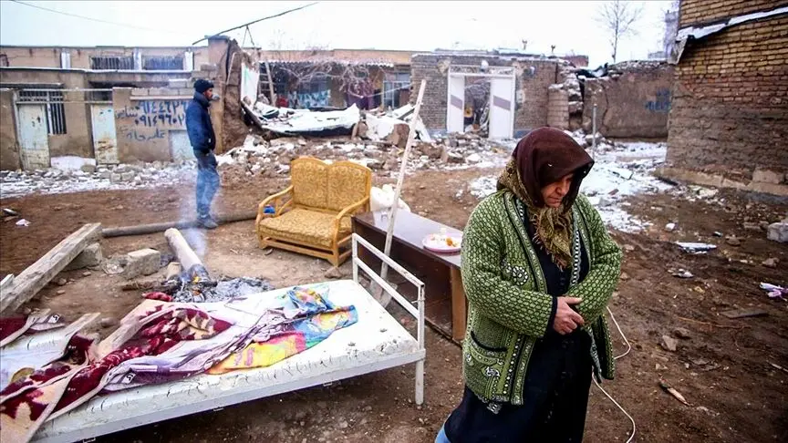 عمو قناد و عمو نوروز برای کودکان خوی هدیه جمع می‌کنند