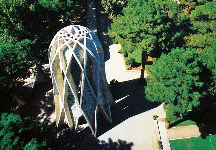 حکم تخلیه و تخریب آرامگاه خیام توسط یک روحانی؟!