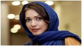تیپ سبز و آبی و مودب شهرزاد کمال‌زاده در پشت صحنه
