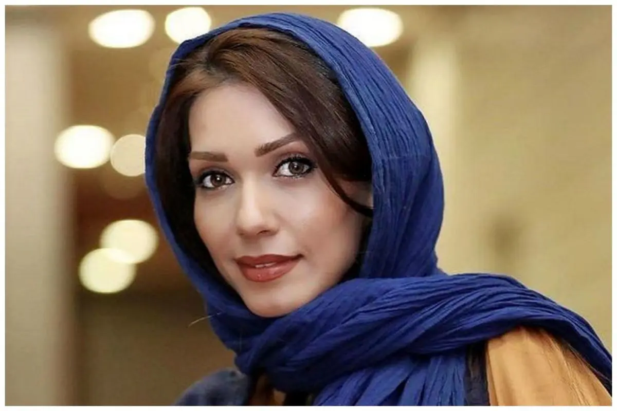 تیپ سبز و آبی و مودب شهرزاد کمال‌زاده در پشت صحنه
